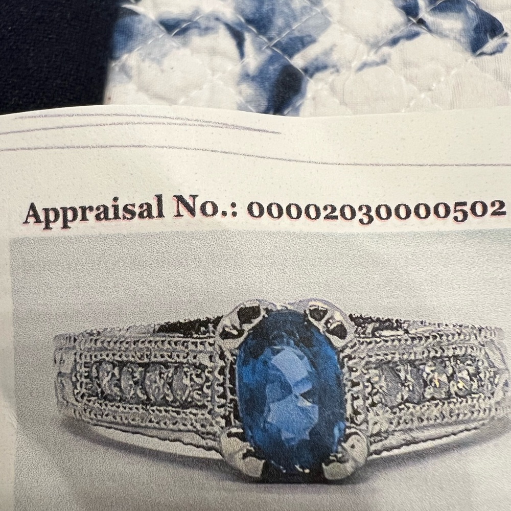 Elegant Platinum and Blue Sapphire Gemstone Ring - Picture 6 of 7